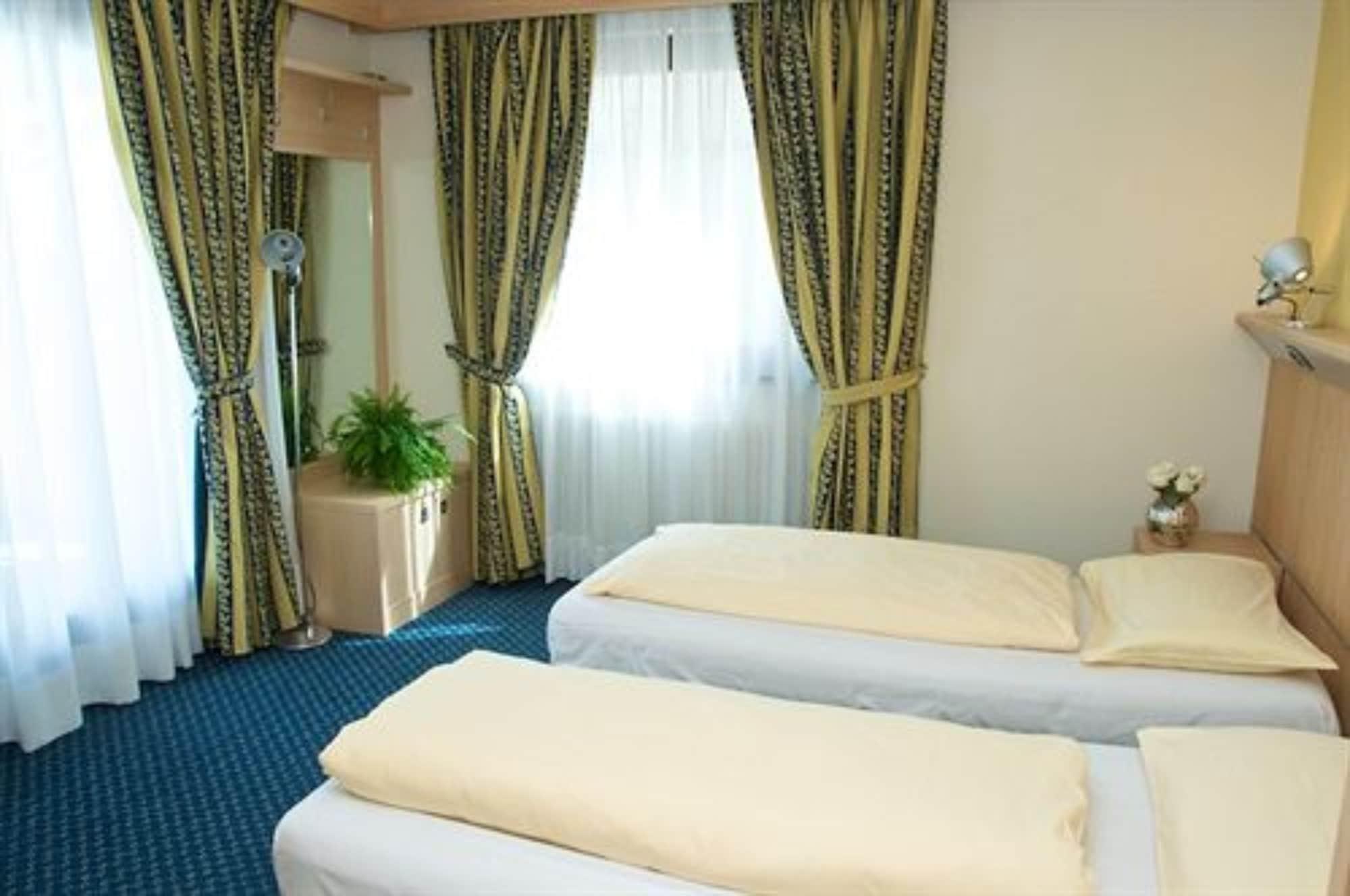 Alexander Charme Hotel Λιβίνιο Εξωτερικό φωτογραφία