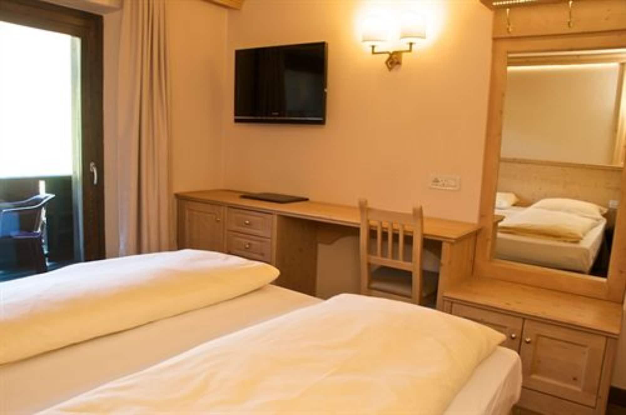 Alexander Charme Hotel Λιβίνιο Εξωτερικό φωτογραφία