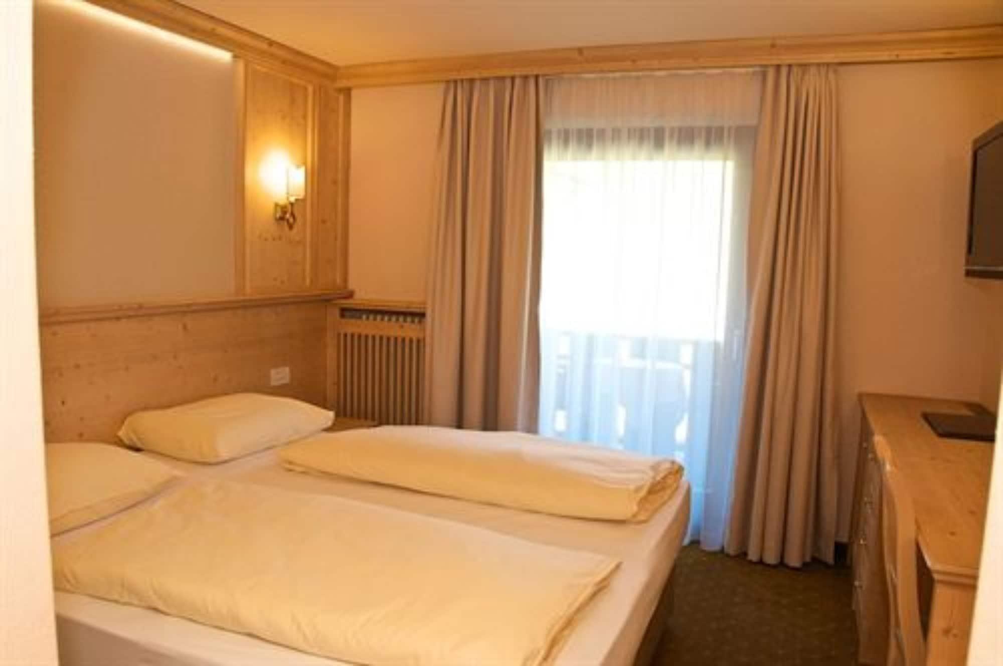 Alexander Charme Hotel Λιβίνιο Εξωτερικό φωτογραφία